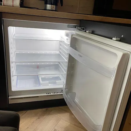 Relax In A Historic Oasis Retreat 아파트