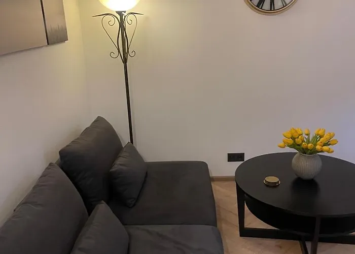 Relax In A Historic Oasis Retreat Apartment