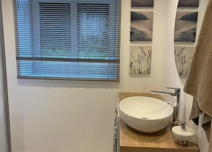 Relax In A Historic Oasis Retreat Apartment