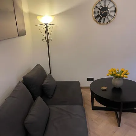 Relax In A Historic Oasis Retreat Apartment