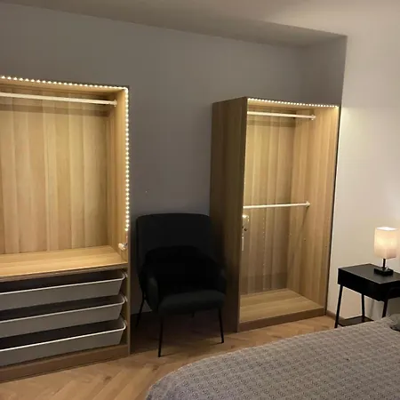 Relax In A Historic Oasis Retreat Apartment